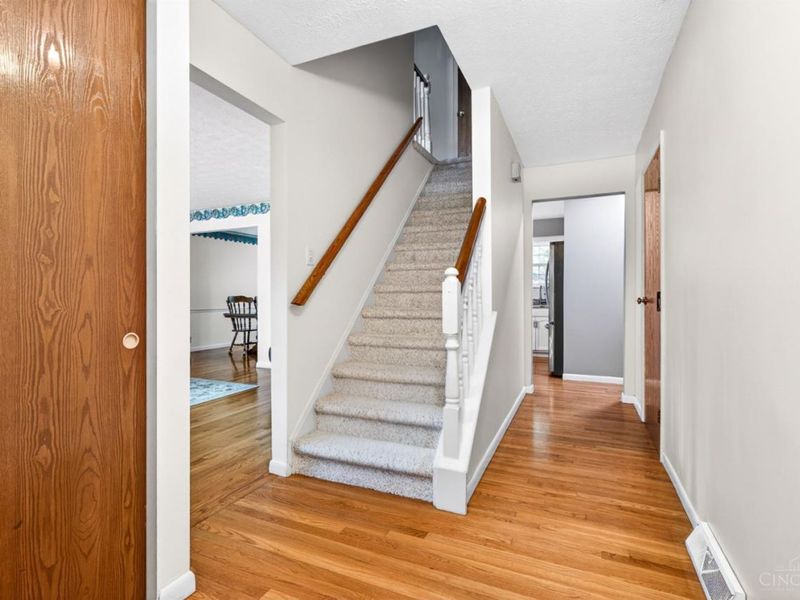 3999 Philnoll Drive, Cincinnati, OH 45247 Photo 5