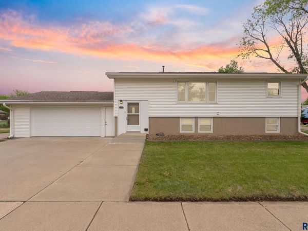 2709 W Brookings St, Sioux Falls, SD 57104