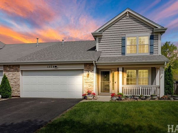 1334 Promontory Drive , Pingree Grove, IL 60140
