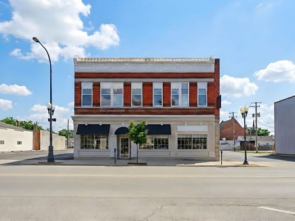 134 W State Street , Sycamore, IL 60178