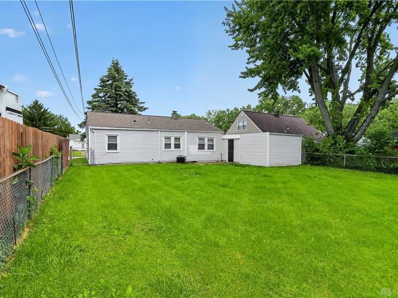 2217 S Hadley Road, Springfield, OH 45505 Photo 5