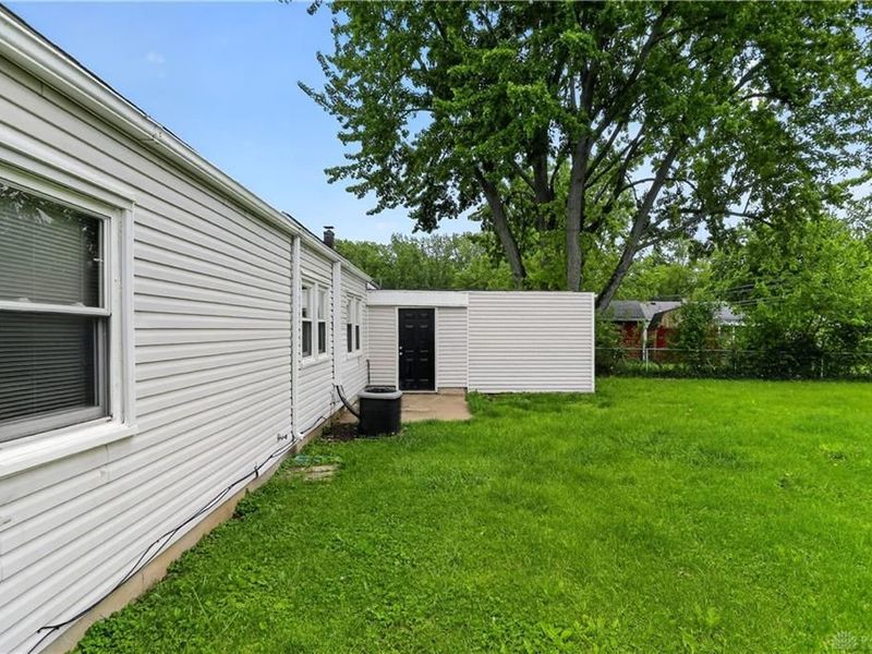 2217 S Hadley Road, Springfield, OH 45505 Photo 7