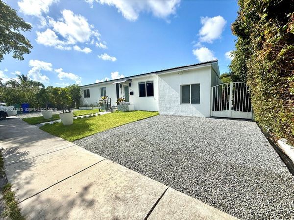 3280 SW 16th Ter , Miami, FL 33145