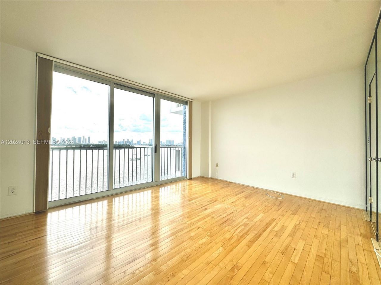 800 West Ave , Unit 823, Miami Beach, FL 33139 Photo