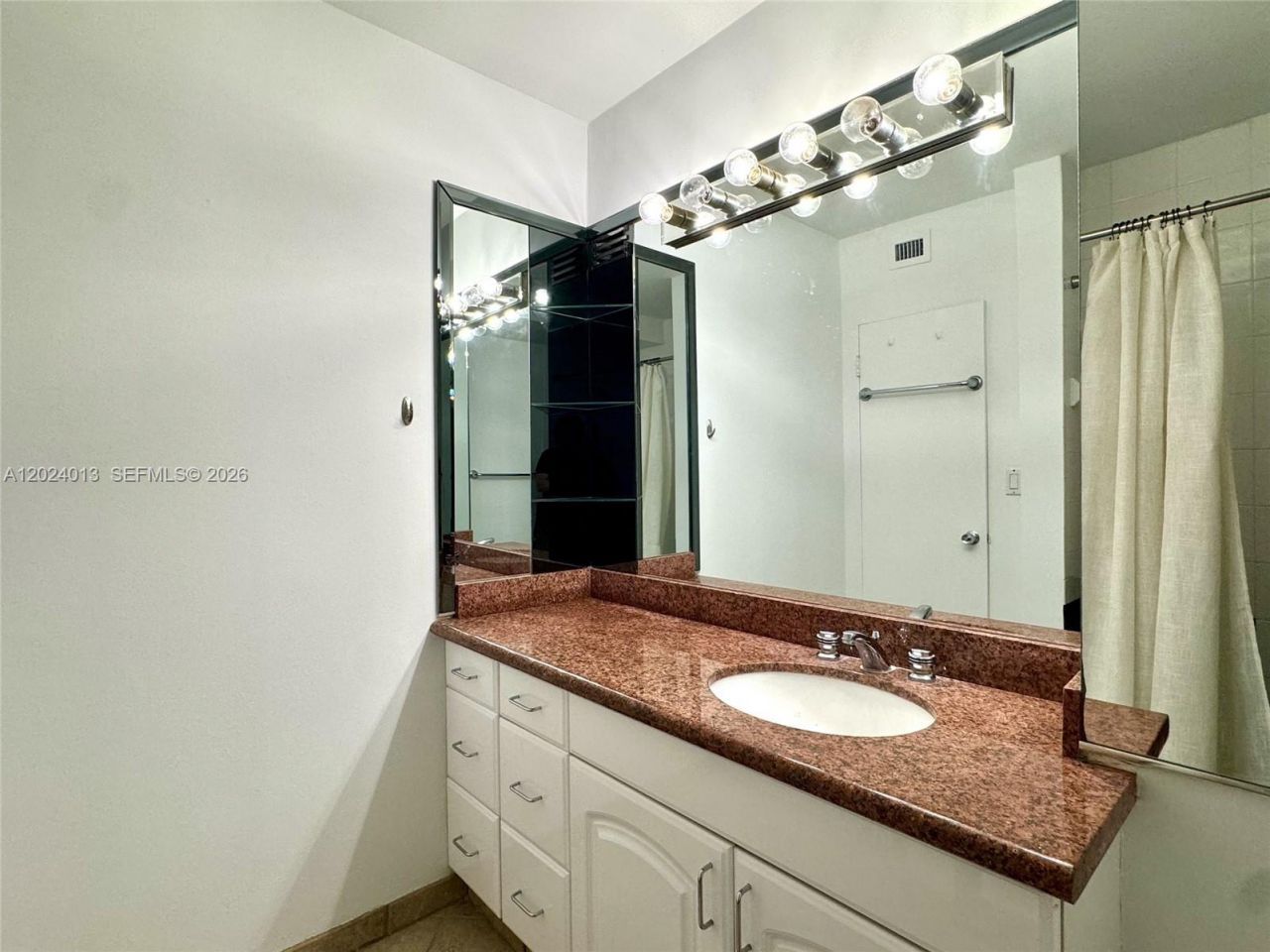 800 West Ave , Unit 823, Miami Beach, FL 33139 Photo