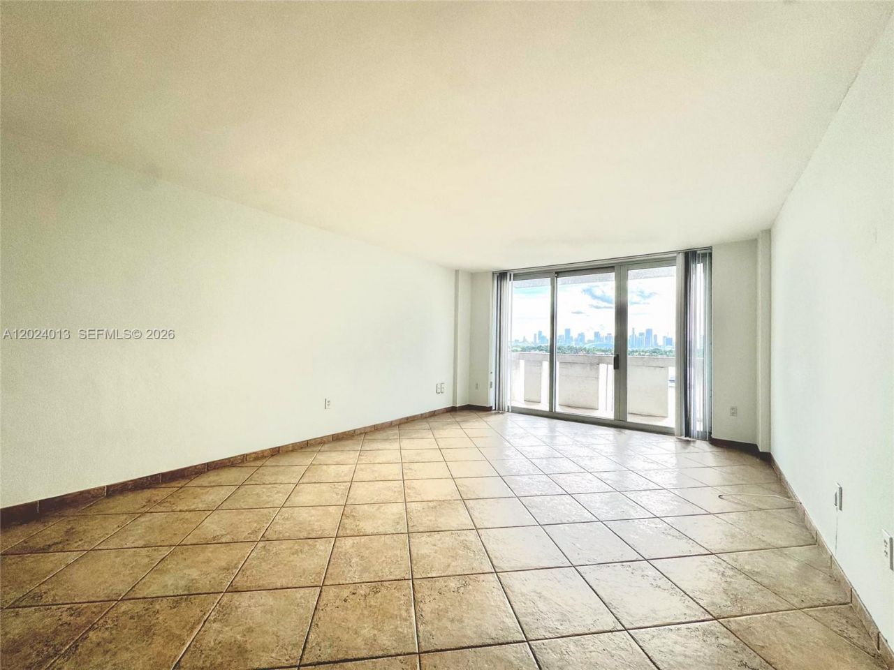 800 West Ave , Unit 823, Miami Beach, FL 33139 Photo