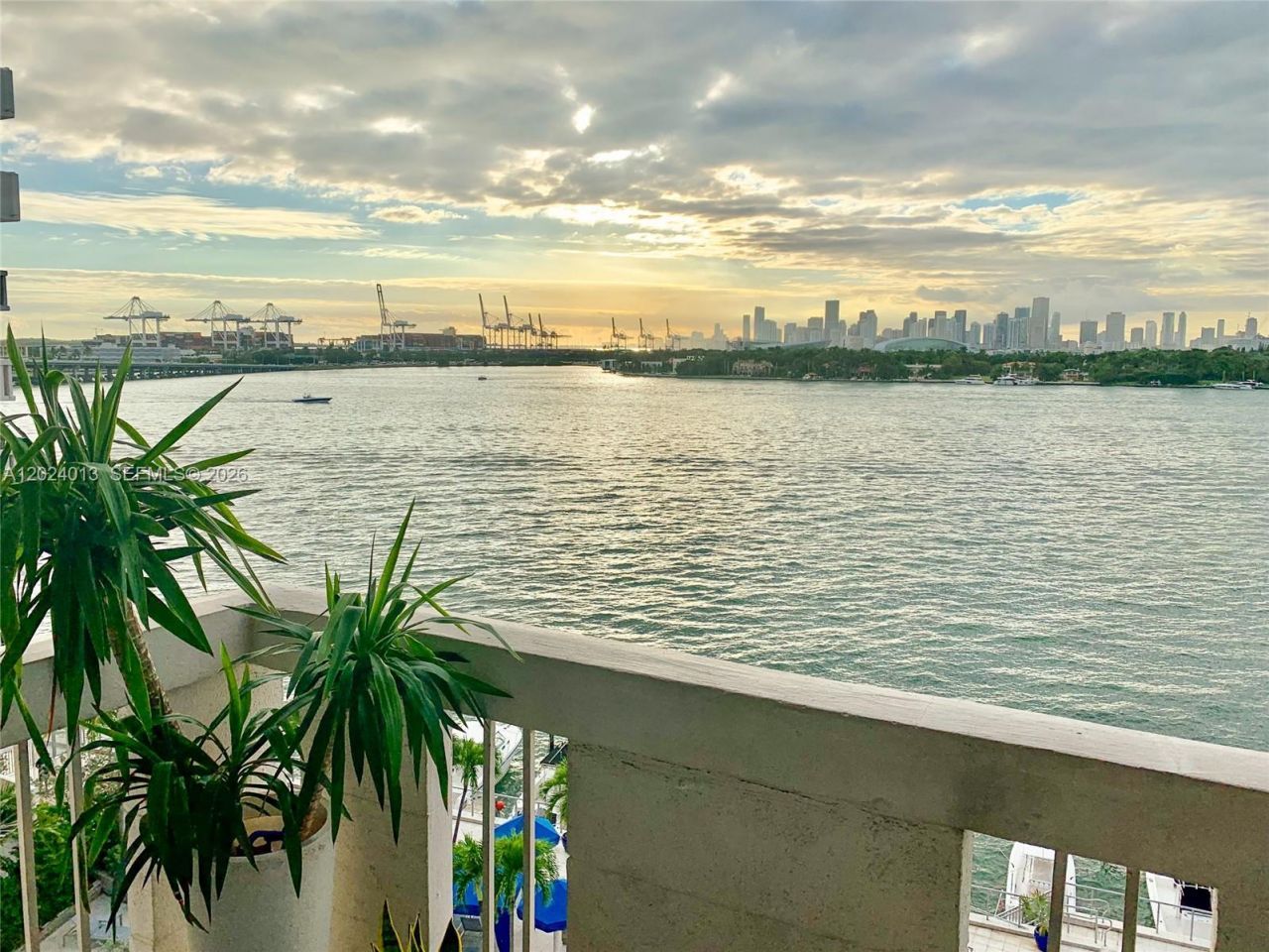 800 West Ave , Unit 823, Miami Beach, FL 33139 Photo