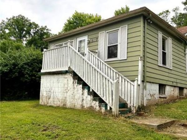 217 Center Drive , Caseyville, IL 62232