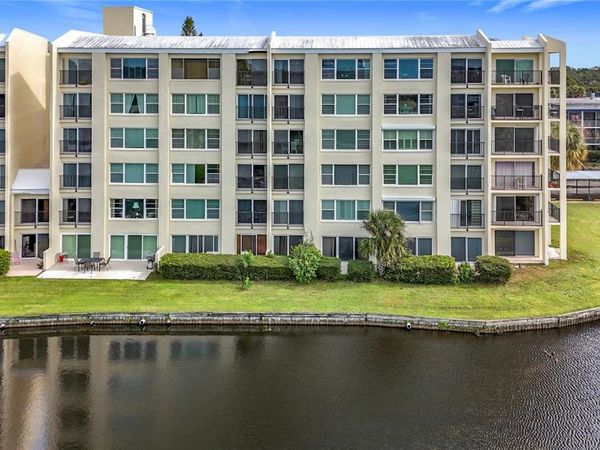 225 COUNTRY CLUB DRIVE , Unit 1404, LARGO, FL 33771
