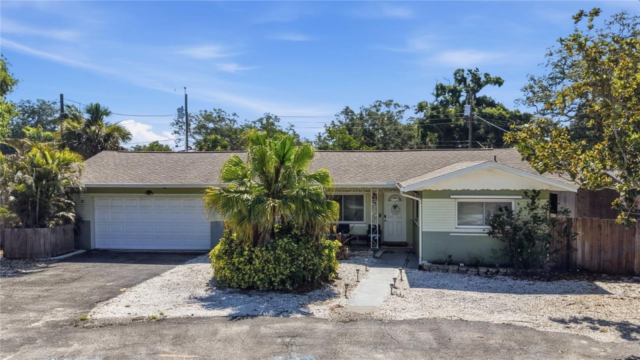 955 Indian Rocks Road S, Largo, FL 33770 Main Photo
