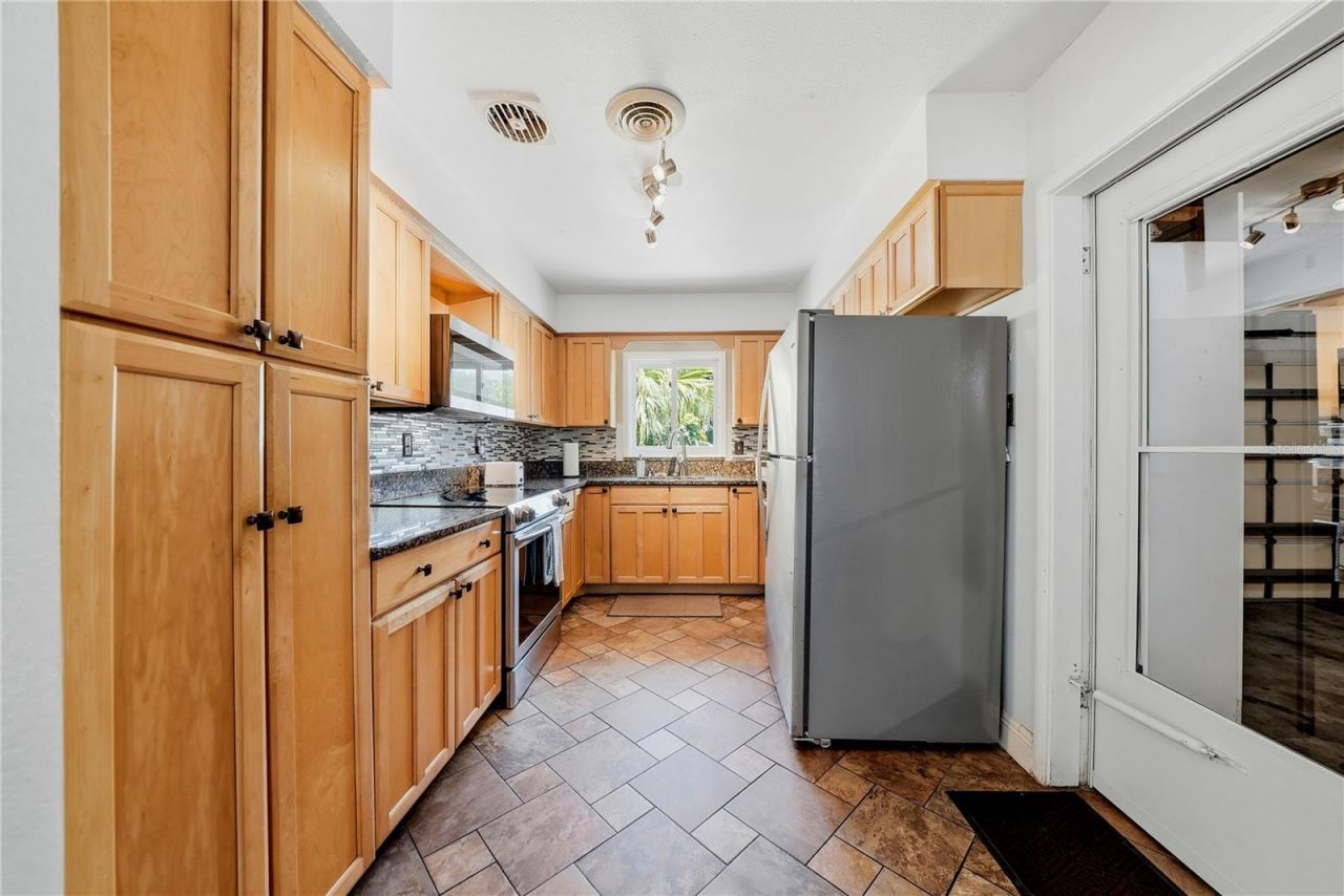955 Indian Rocks Road S, Largo, FL 33770 Photo
