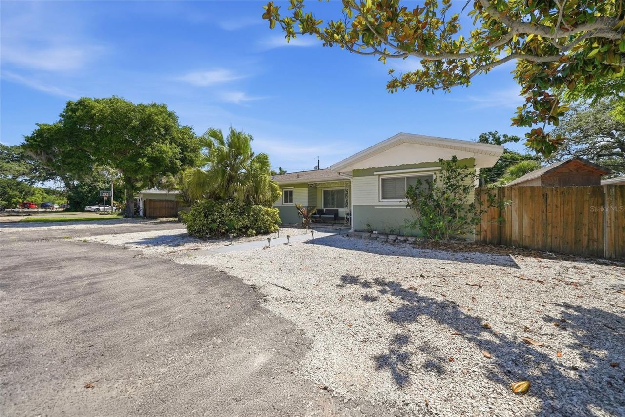955 Indian Rocks Road S, Largo, FL 33770 Photo