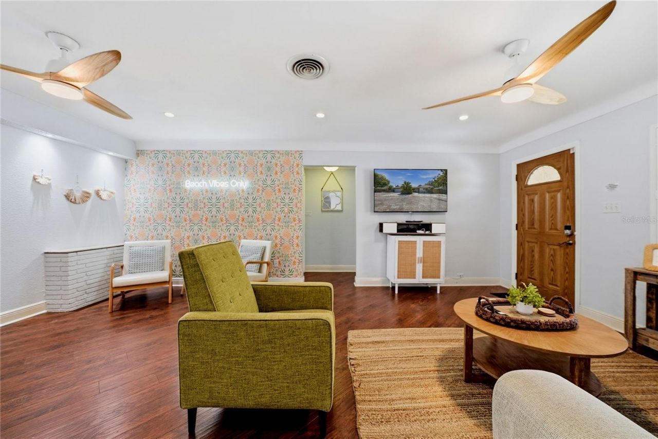 955 Indian Rocks Road S, Largo, FL 33770 Photo