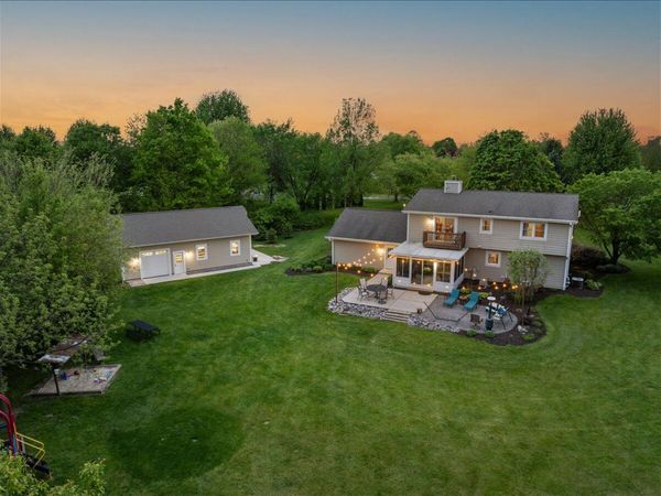 1004 Winnebago Cir, Richfield, WI 53033