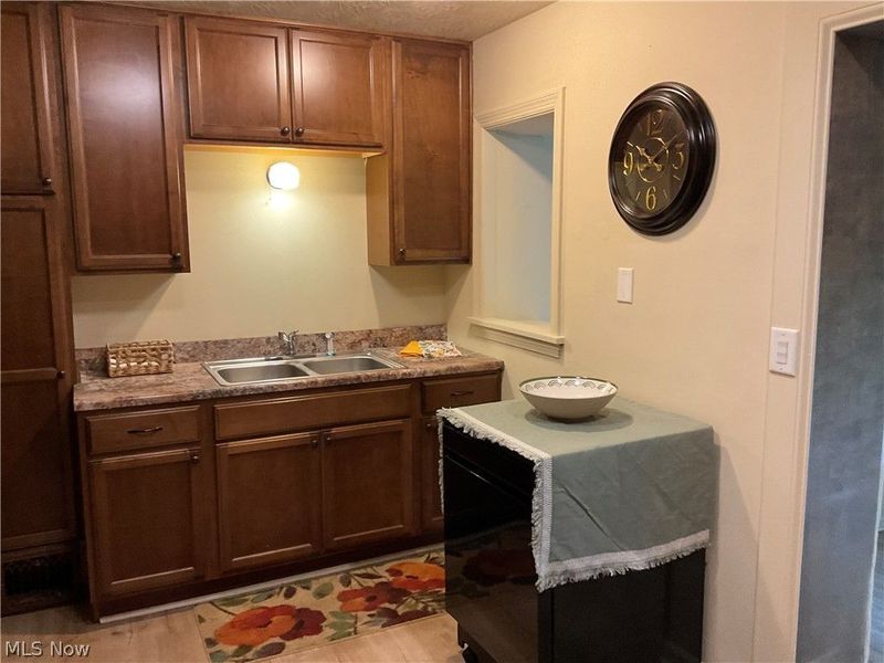 817 Broad Street, Conneaut, OH 44030 Photo 2