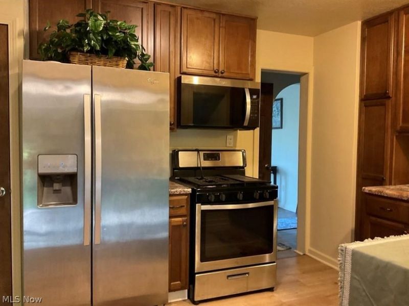 817 Broad Street, Conneaut, OH 44030 Photo 3