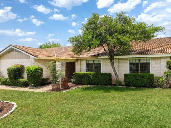 611 Lido ST, Lakeway, TX 78734