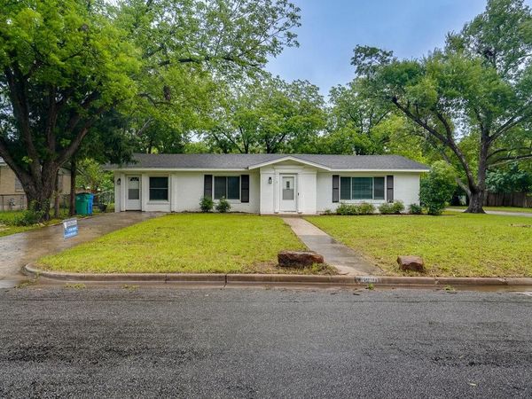 1800 Grace ST, Taylor, TX 76574