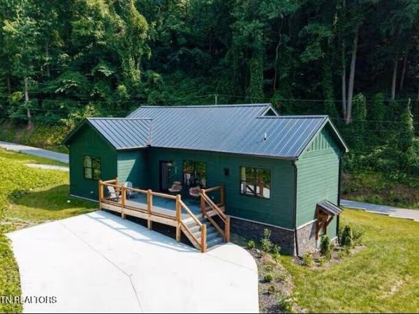 706 Kelly St, Gatlinburg, TN 37738