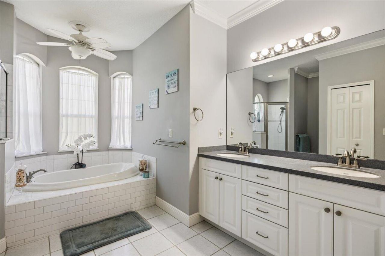 5828 Pine Ridge Circle, Vero Beach, FL 32967 Photo