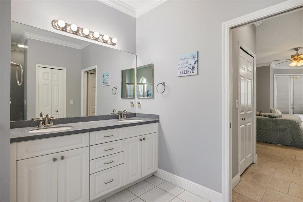 5828 Pine Ridge Circle, Vero Beach, FL 32967 Photo