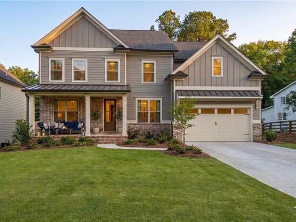 1738 Pucketts Drive , Lilburn, GA 30047