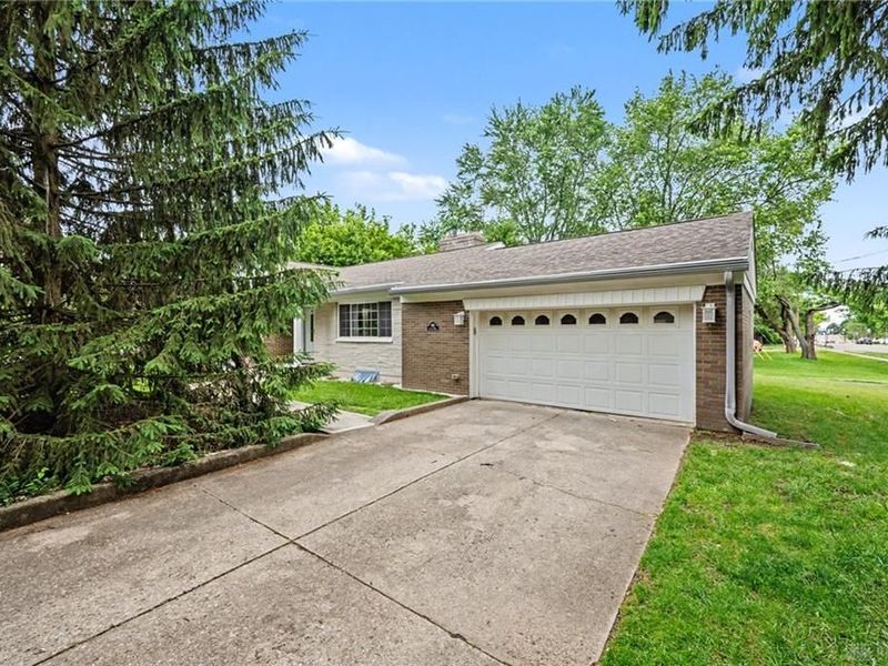 1 Castle Drive, Kettering, OH 45429 Photo 2
