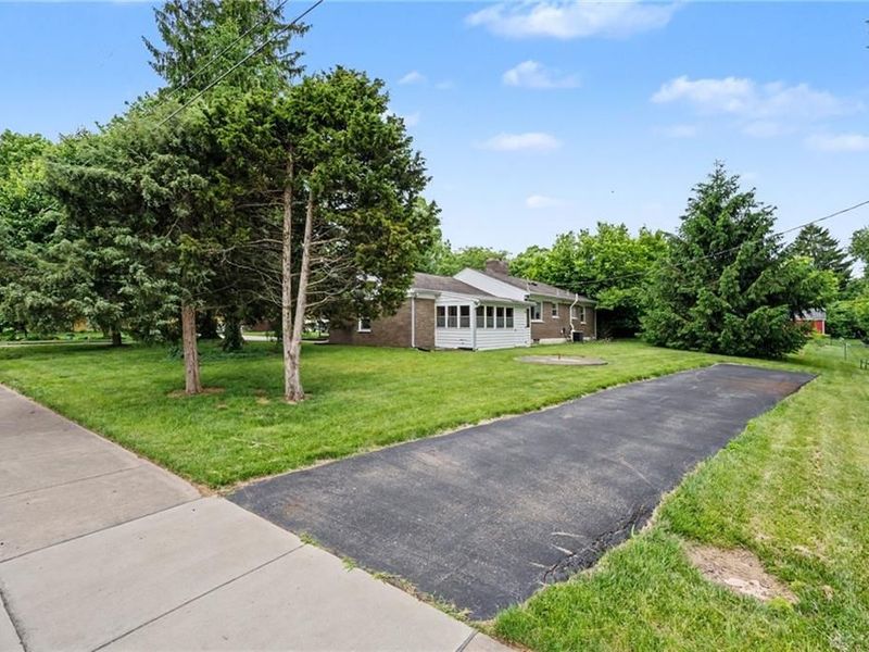 1 Castle Drive, Kettering, OH 45429 Photo 5