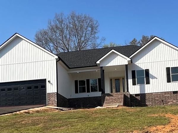 1322 E Blythe St , Paris, TN 38242