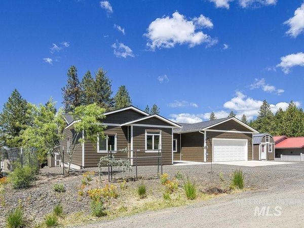 801 Washington St., Deary, ID 83823