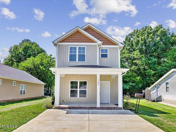 706 S Pollock Street , Selma, NC 27576