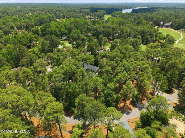 2 W Quail Lake Road , Pinehurst, NC 28374