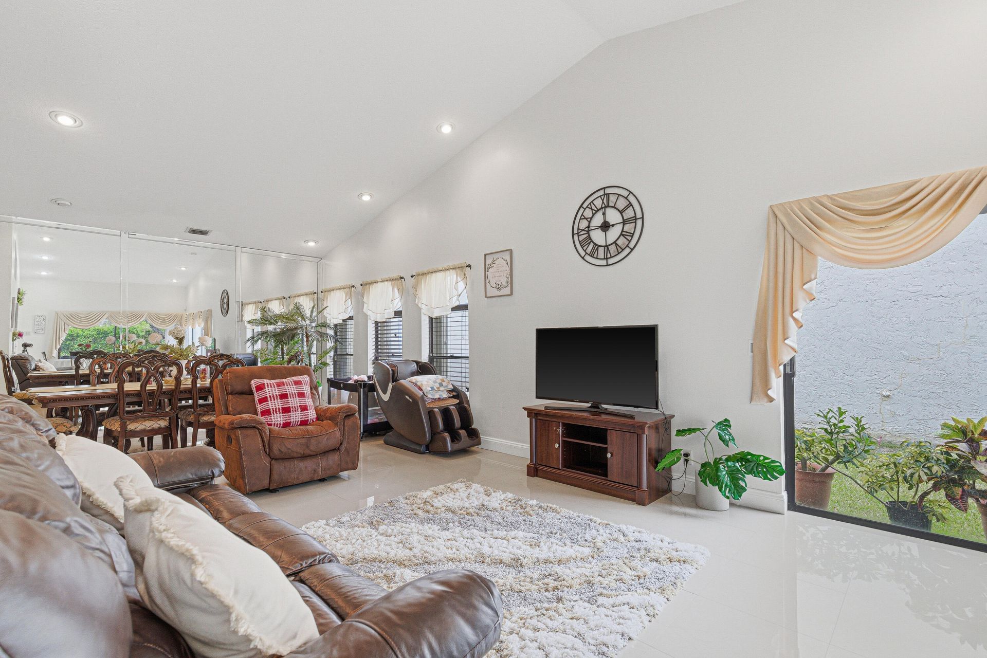 7040 Golf Pointe Circle, Tamarac, FL 33321 Photo