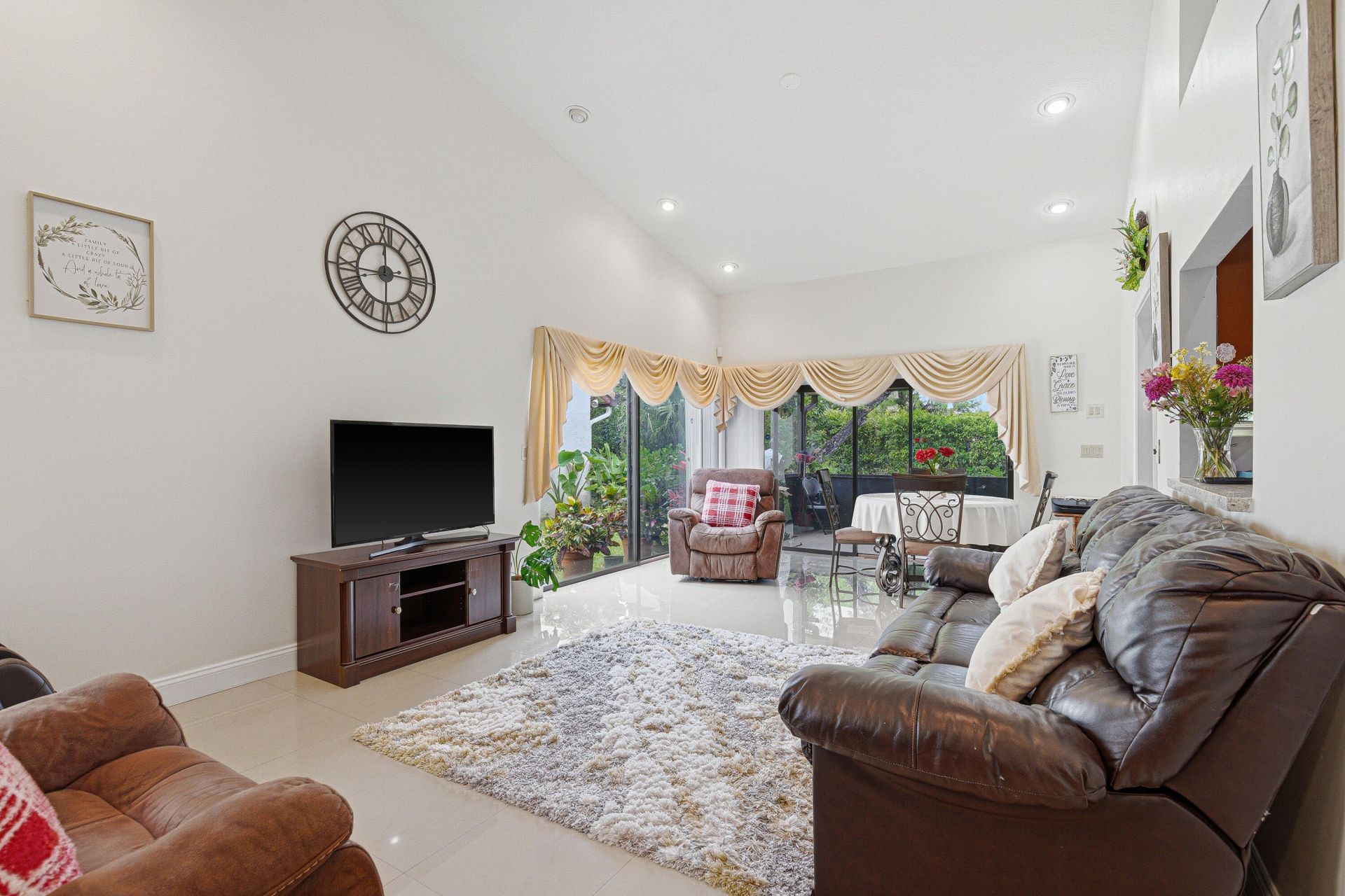 7040 Golf Pointe Circle, Tamarac, FL 33321 Photo