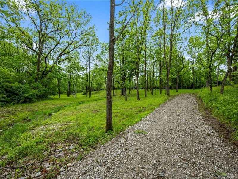 5653 Chenoweth Road, Wayne Township, OH 45068 Photo 5