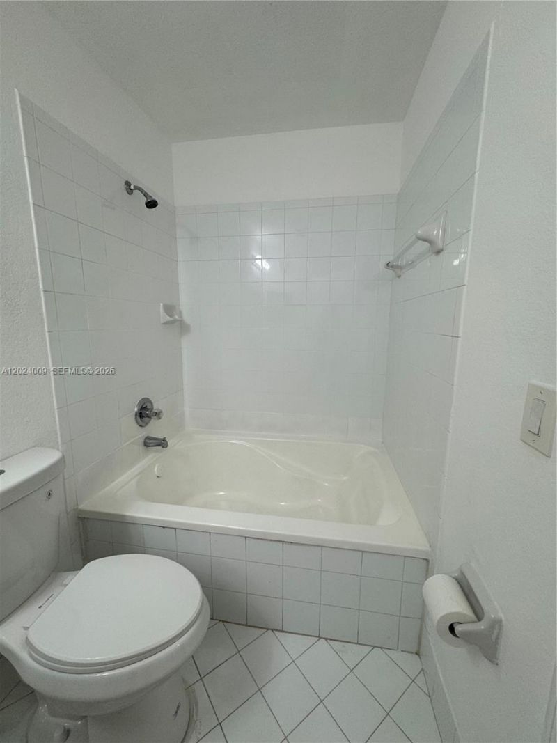 8936 W Flagler St , Unit 201, Miami, FL 33174 Photo
