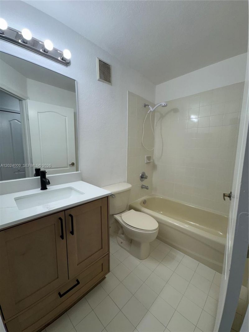 8936 W Flagler St , Unit 201, Miami, FL 33174 Photo