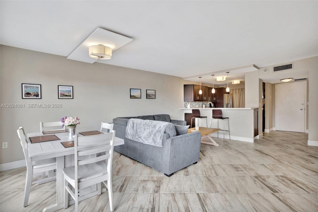 3000 E Sunrise Blvd, Unit 5D, Fort Lauderdale, FL 33304 Photo