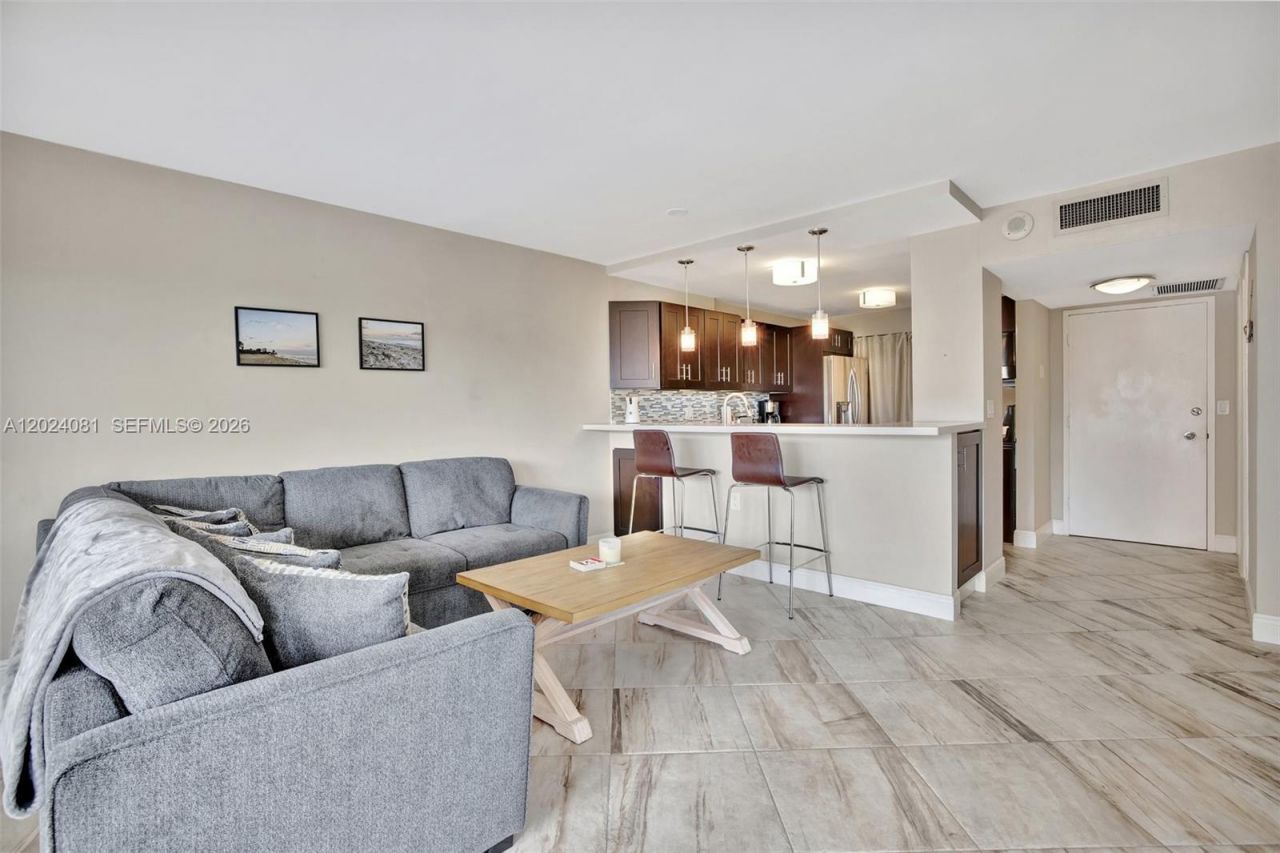 3000 E Sunrise Blvd, Unit 5D, Fort Lauderdale, FL 33304 Photo