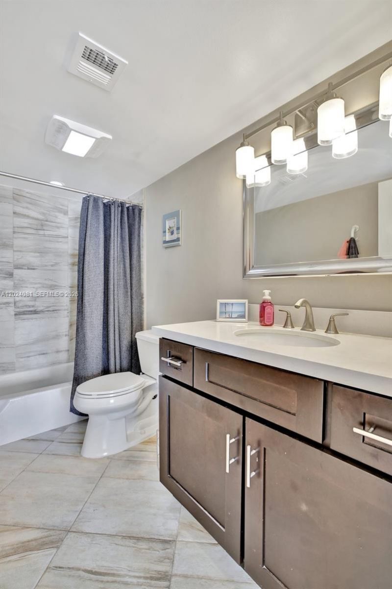 3000 E Sunrise Blvd, Unit 5D, Fort Lauderdale, FL 33304 Photo