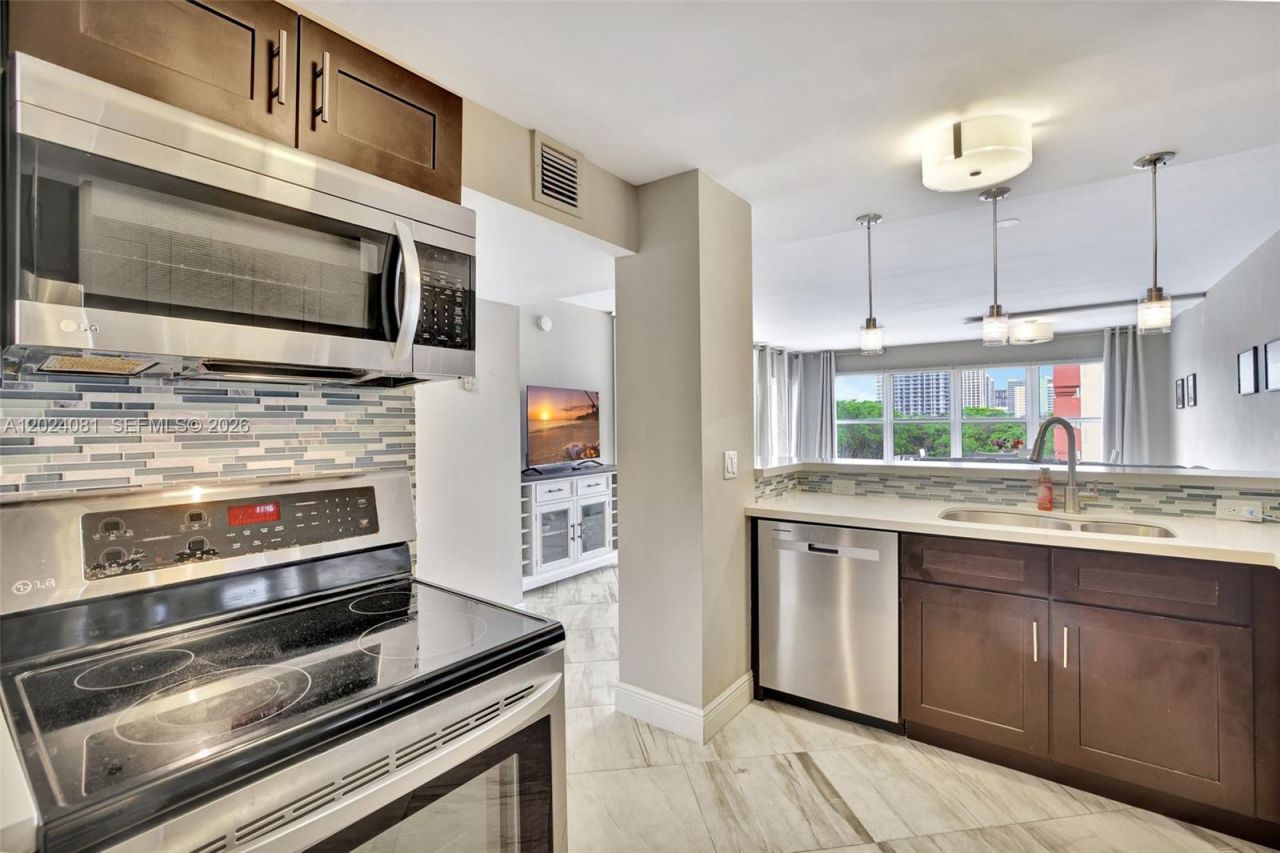 3000 E Sunrise Blvd, Unit 5D, Fort Lauderdale, FL 33304 Photo