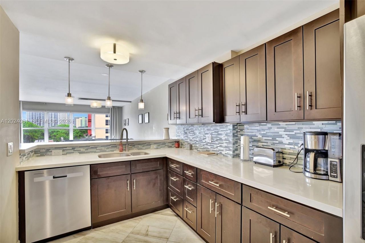 3000 E Sunrise Blvd, Unit 5D, Fort Lauderdale, FL 33304 Photo