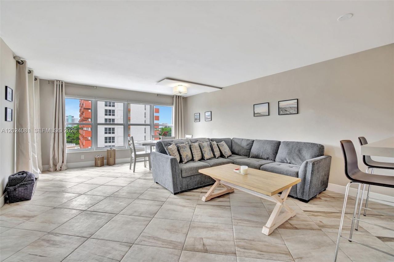 3000 E Sunrise Blvd, Unit 5D, Fort Lauderdale, FL 33304 Photo