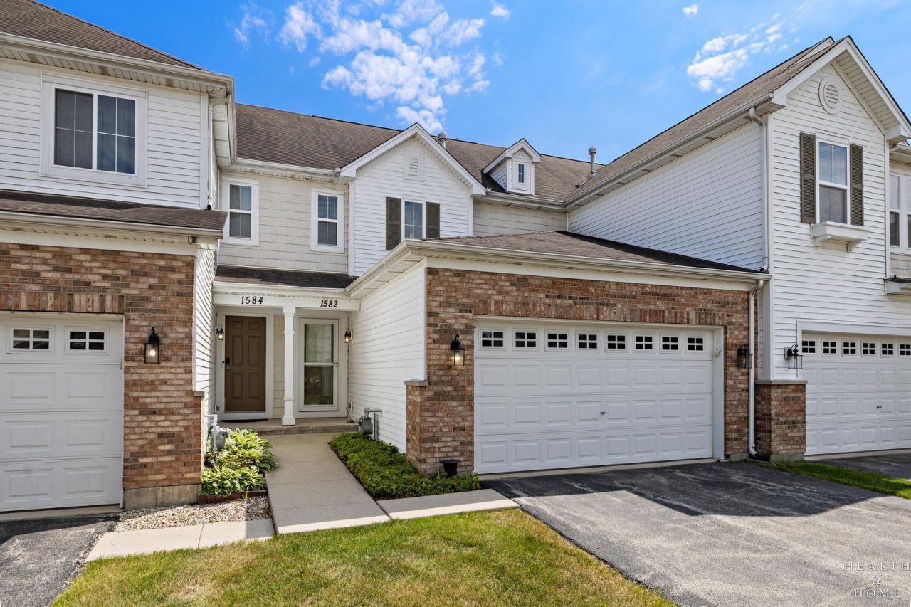 1582 Isle Royal Circle, Crystal Lake, IL 60014 Main Photo