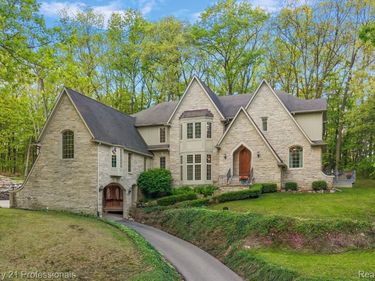 6705 College Park Drive, Springfield Township, Mi 48346
