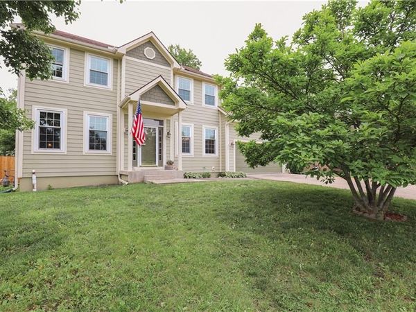 223 W Colleen Court, Gardner, KS 66030