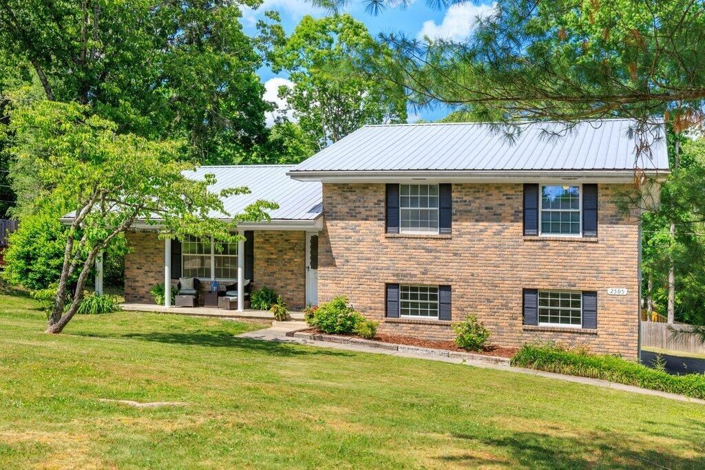 2505 Dowler Circle, Signal Mountain, TN 37377 Main Photo