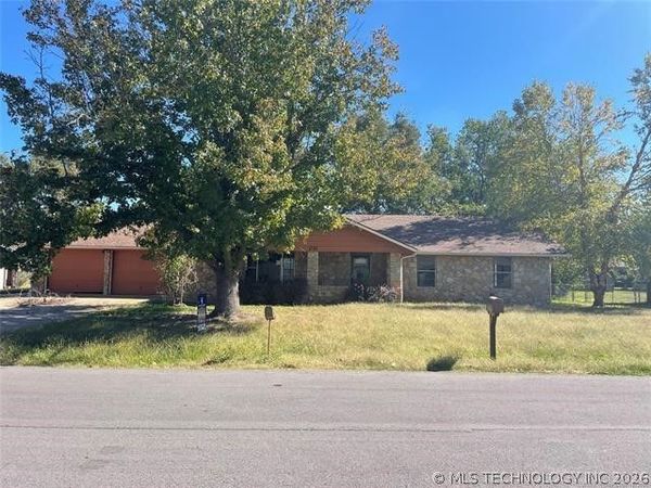 1701 Town And Country Drive , Sand Springs, OK 74063