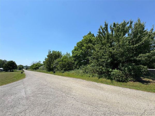 E Scherry Lane, Claremore, OK 74019
