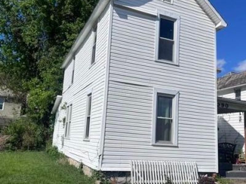 290 W Hunter Street , Logan, OH 43138 Photo 4